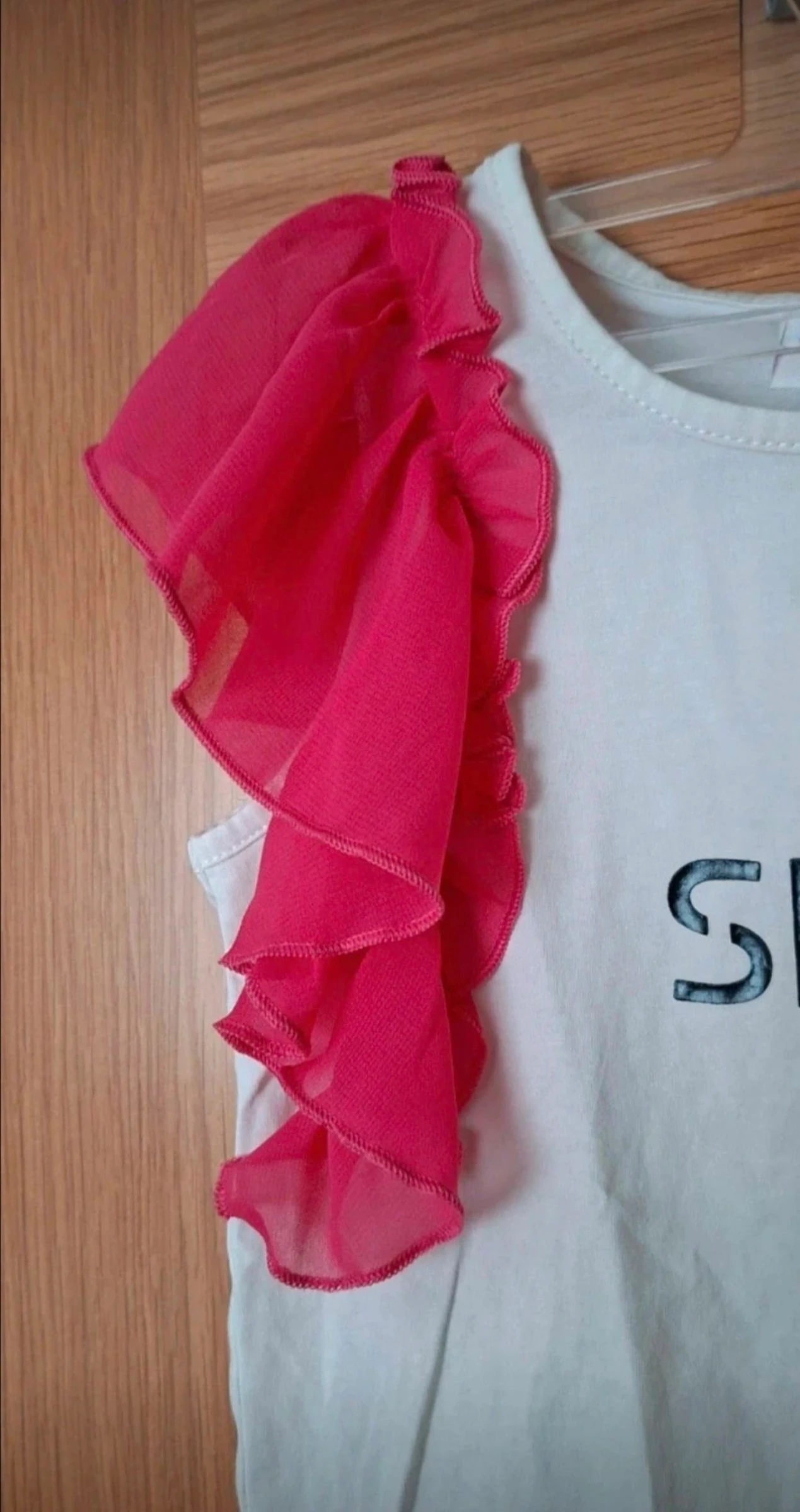 Camiseta de menina. Adorno de tule. Tamanho 4 anos – photo 2